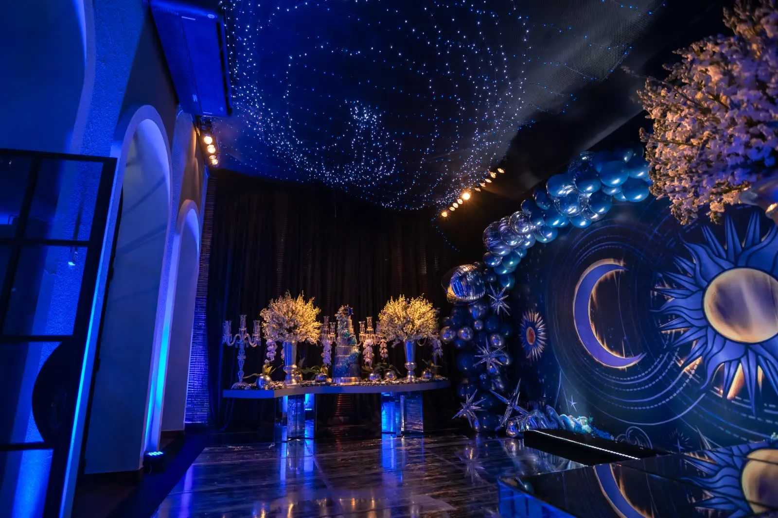 Decoração de festa de 15 anos tema Céu Estrelado — Kasa Torres São Paulo