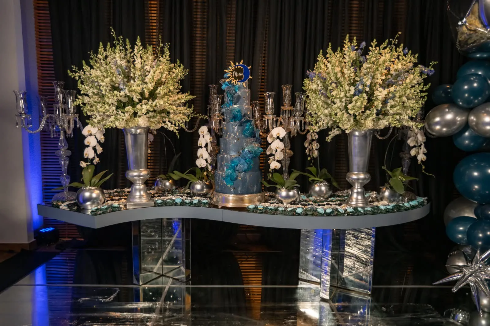Decoração de festa de 15 anos tema Sol e Lua — Kasa Torres São Paulo